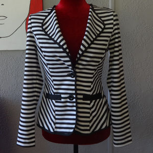 Stretchy, Fitted High-Contrast Striped Jacket!